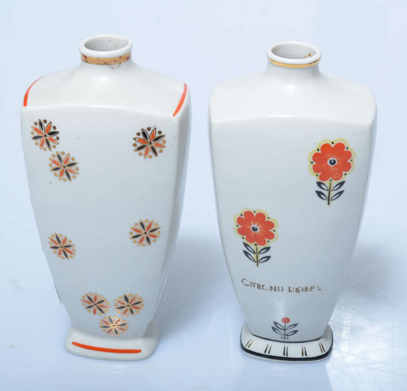 Porcelain alcohol decanters (2 pcs.)