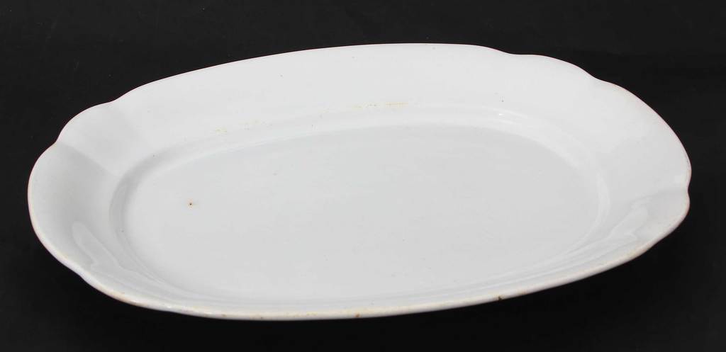 Porcelāna servējamais šķīvis
