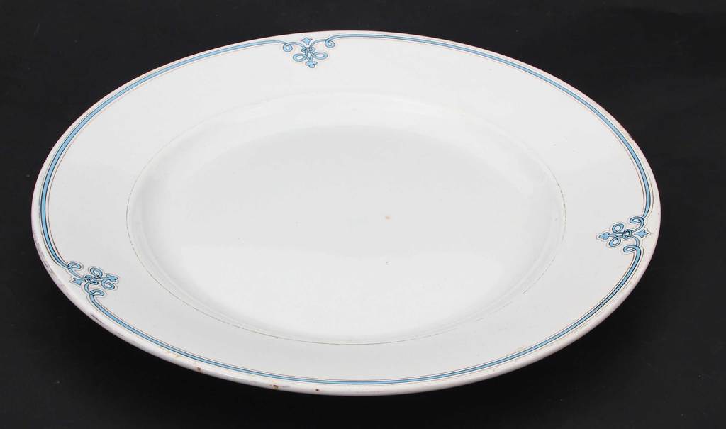 Расписная фарфоровая сервировочная тарелка