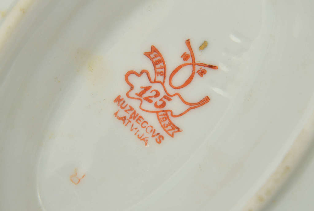 Set - porcelain serving dish and sauce dish