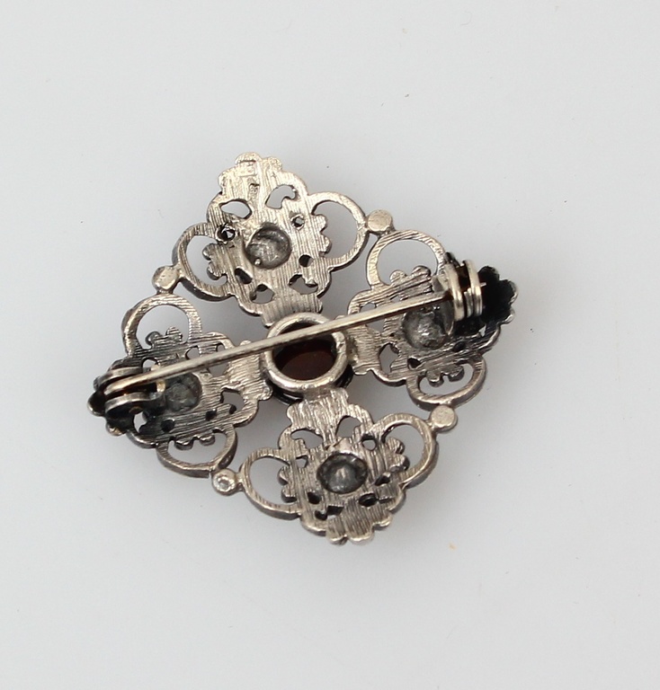 Silver Art Nouveau brooch with garnet?