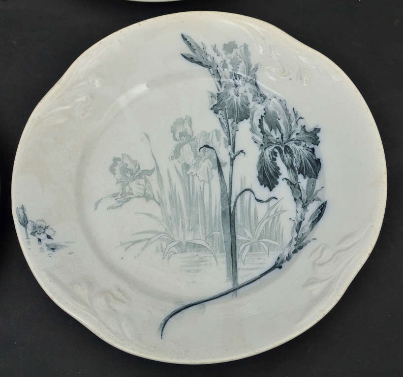 Porcelain plates (6 pcs.)