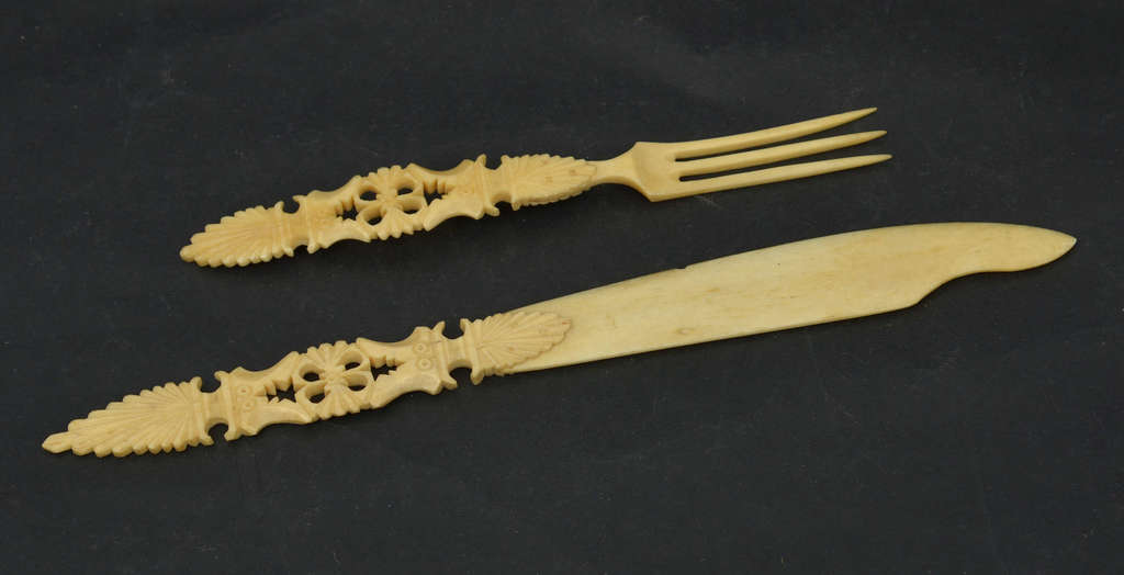 Bone set - fork and knife