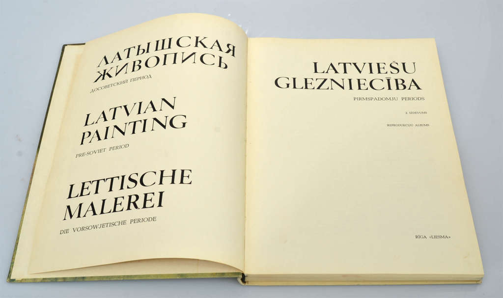 Альбом репродукций  ''Latviešu glezniecība''