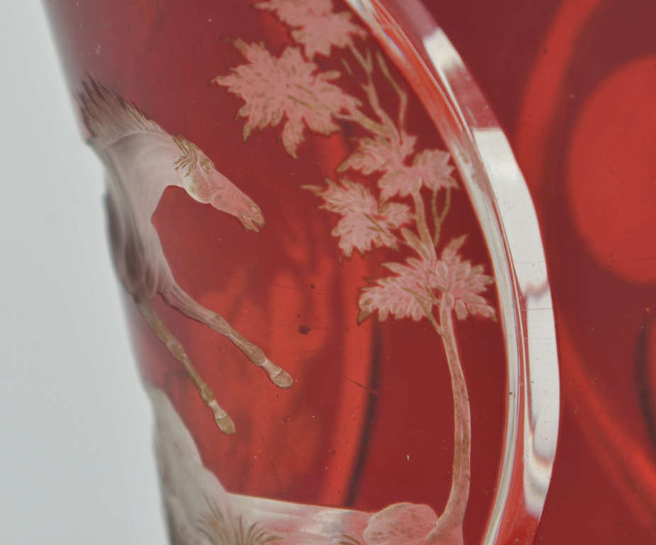 Krāsainā stikla vāze  (sarkanais stikls)