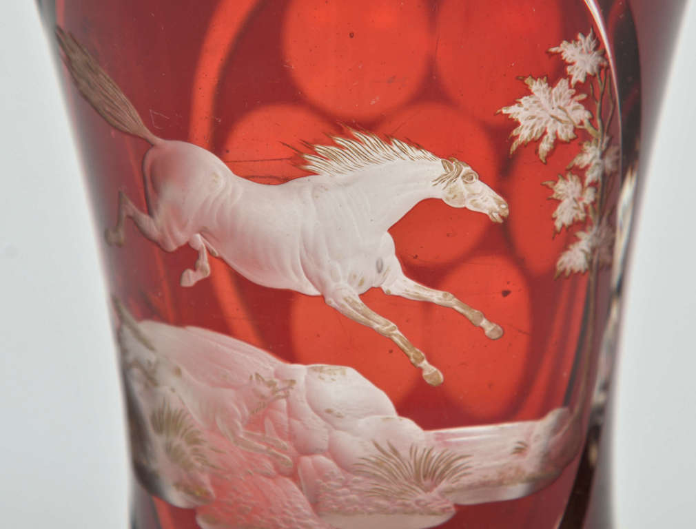 Glass vase (red glass)