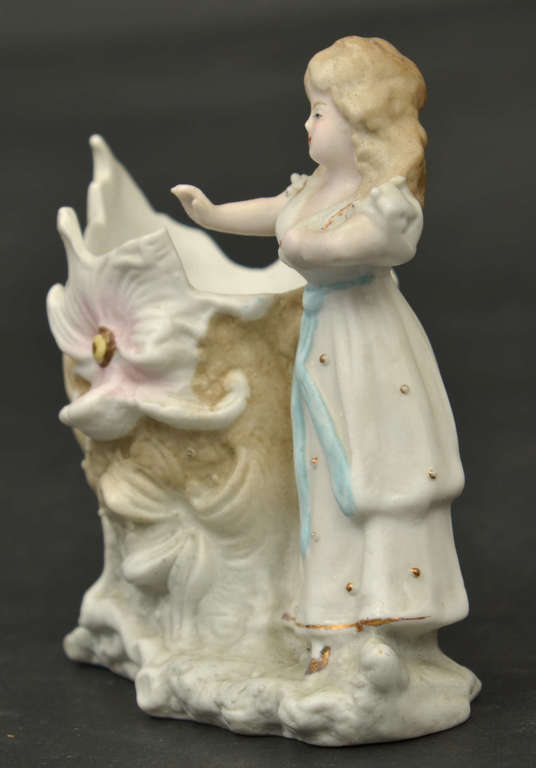Porcelāna vāzīte ar meitenes figūru