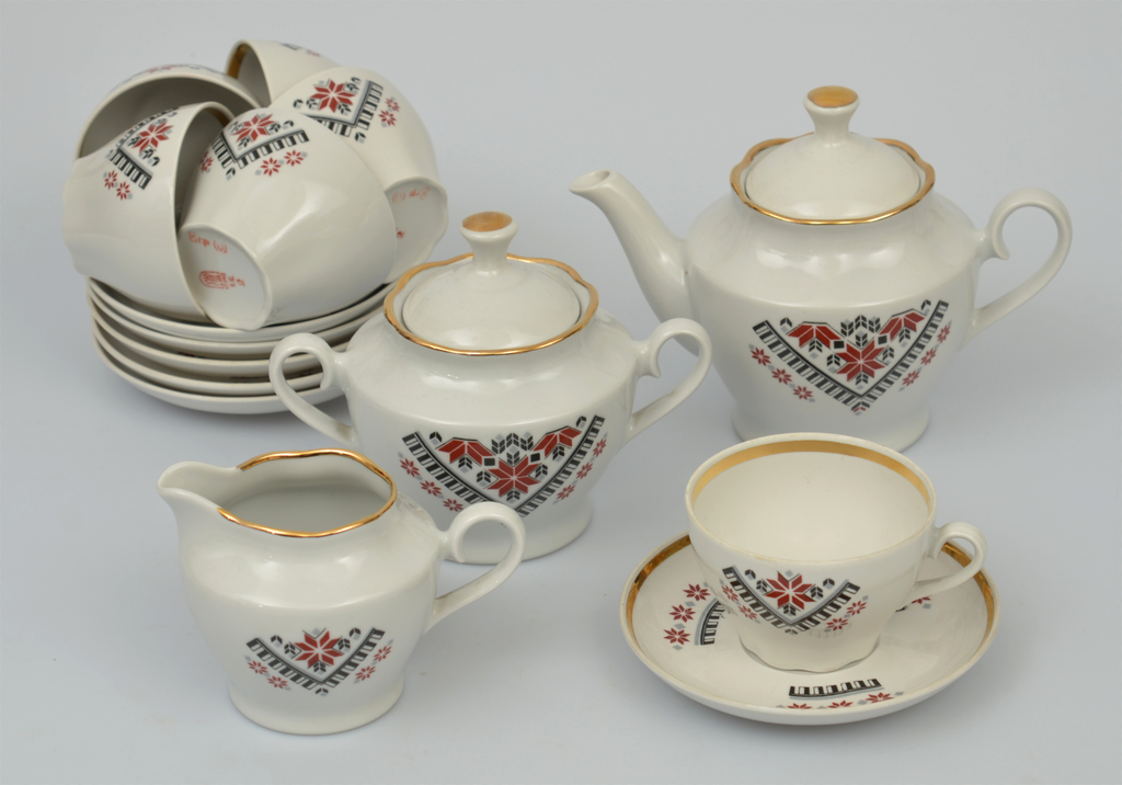 Porcelain tea set 