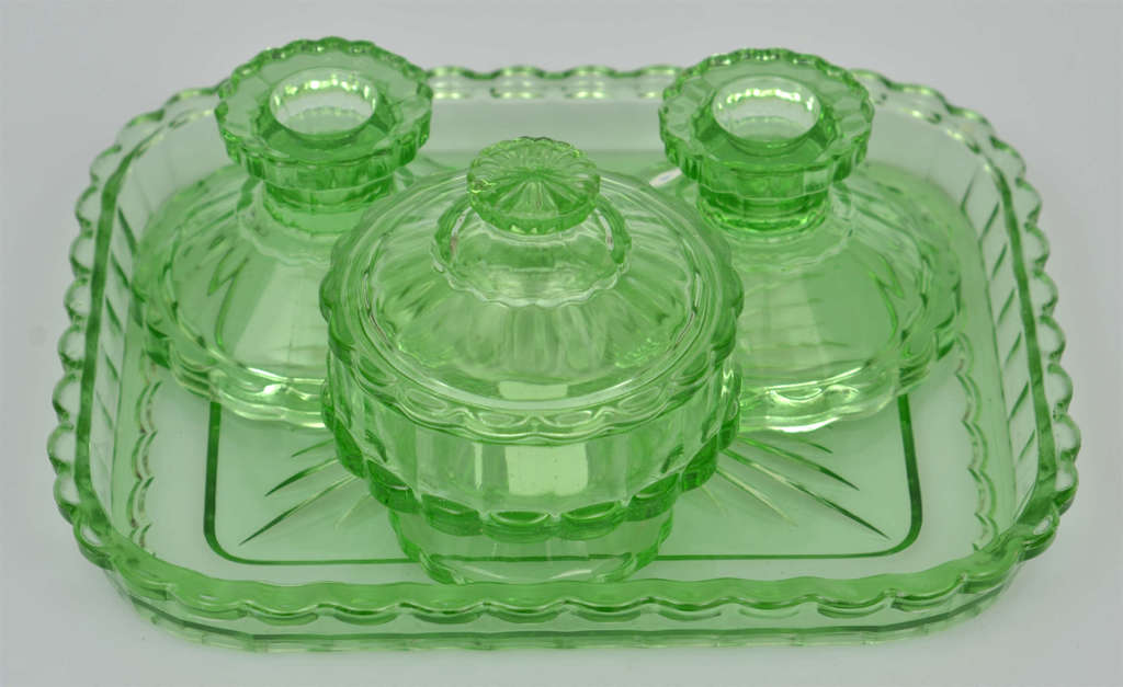 Zaļā stikla komplekts - cukurtrauks, paplāte un 2 gab. trauciņi/ svečturi