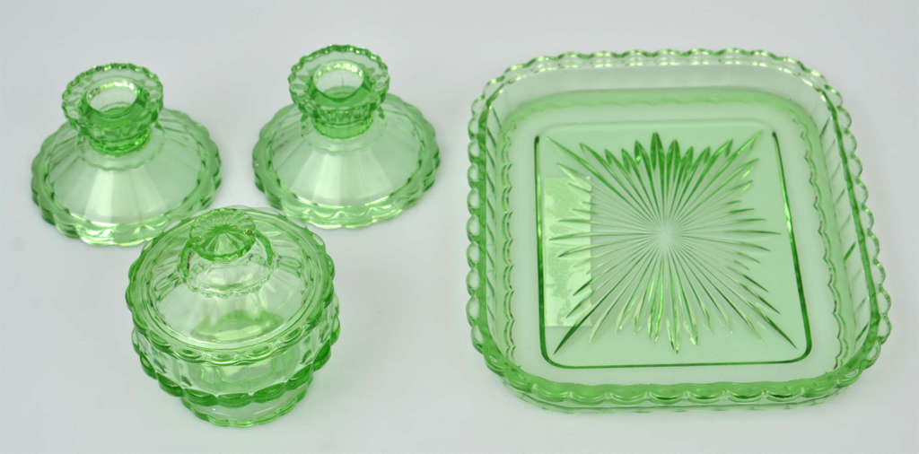 Набор из зеленых стекло - сахарница, поднос и 2 шт. посуда / подсвечники