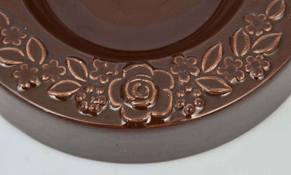 Ceramic ashtray with ornament