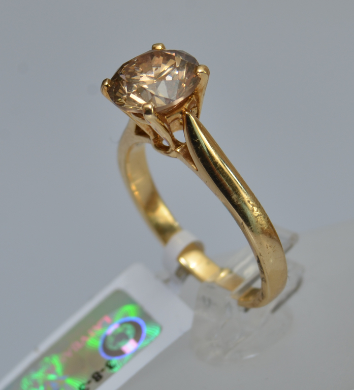 Gold ring with natural diamond