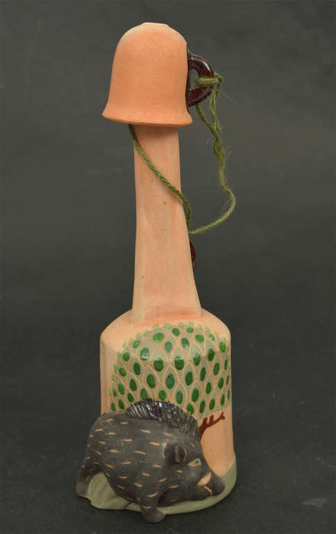 Keramikas karafe ar gleznojumu ''Mežacūka'' ar krūzīti