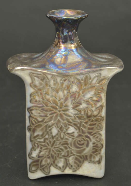 Porcelain vase with mother of pearl
