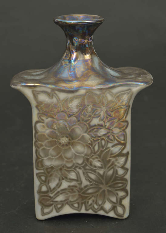 Porcelain vase with mother of pearl
