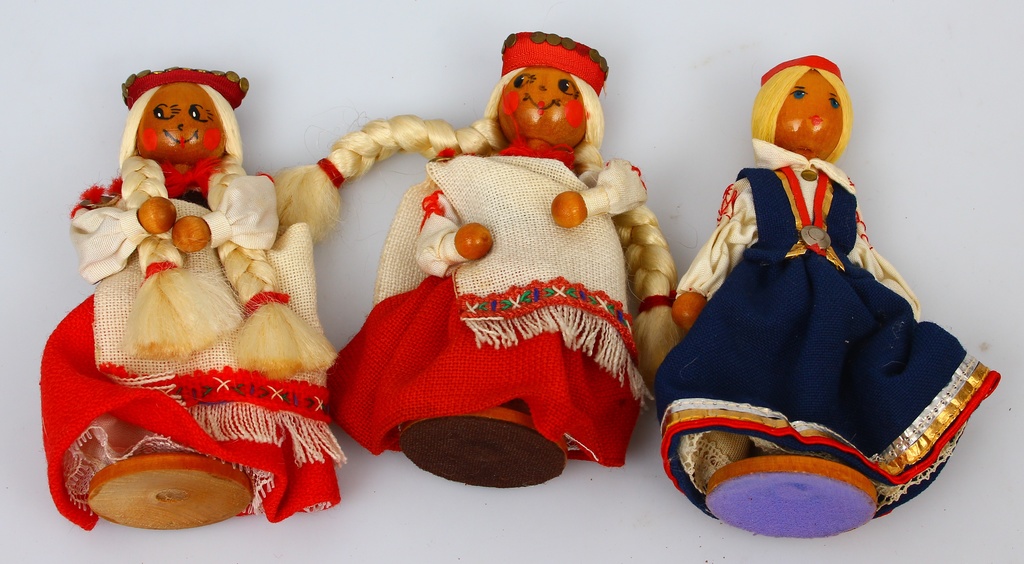 Wooden dolls (3 pcs.)