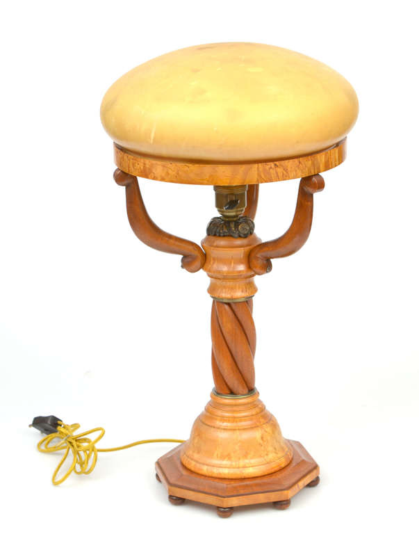 Настольная лампа из карельской березы
