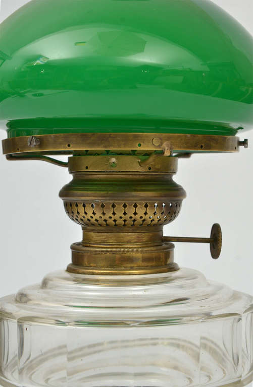 Керосиновая настольная лампа в стиле ар-деко