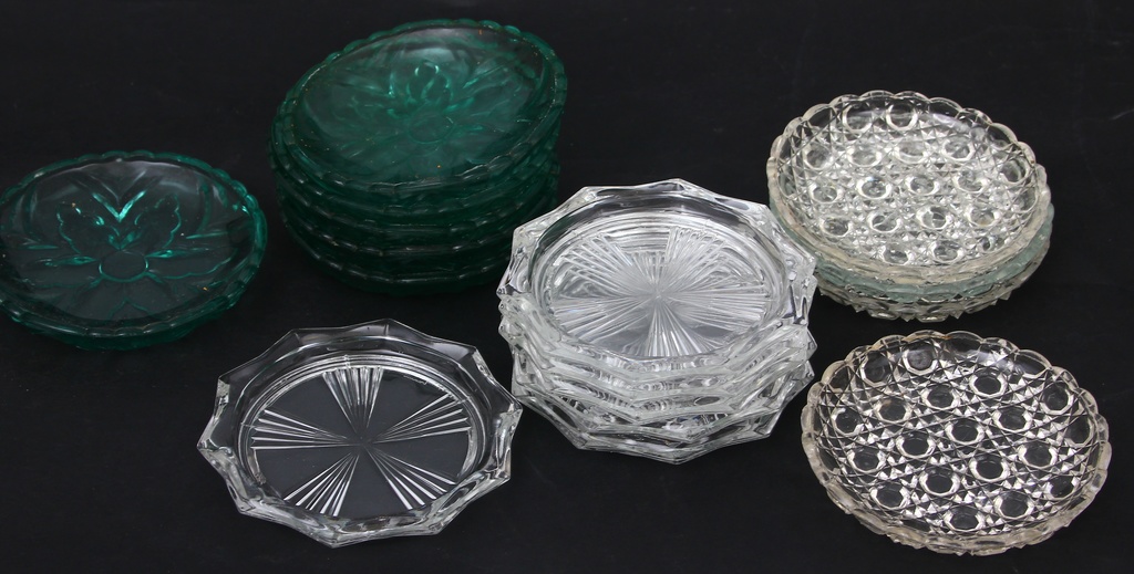 Three types of glass trays (6 pieces + 6 pieces + 4 pieces)