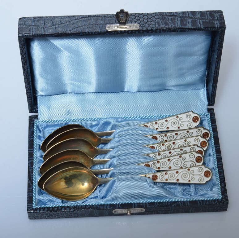 Серебряные ложки с эмалью (6 шт.) В коробке.