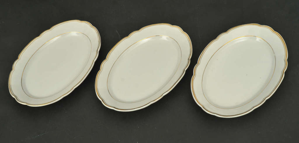 Porcelain serving plates 3 pcs