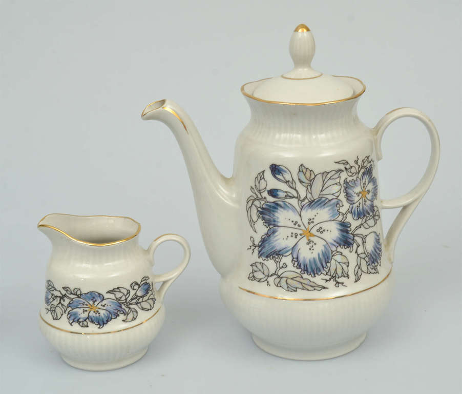 Porcelain teapot and creampot