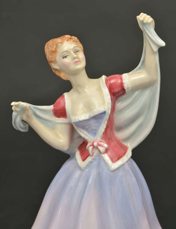 Porcelāna figūriņa ''Dāma rozas krāsas kleitā''