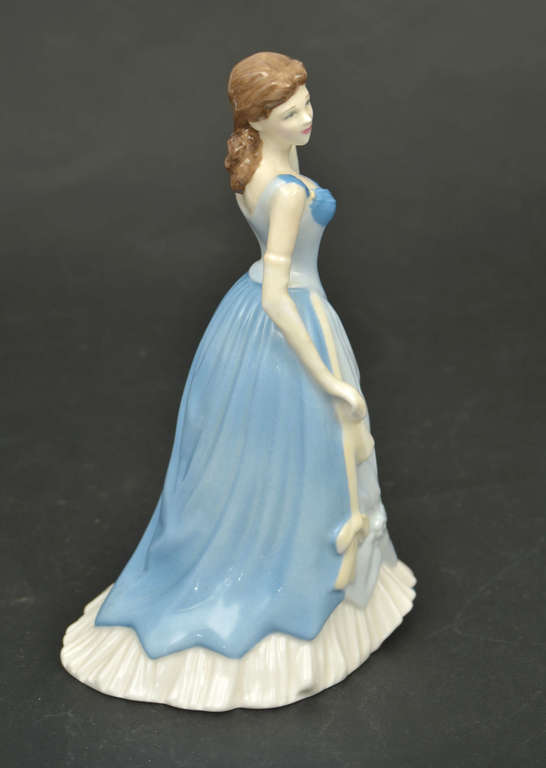 Porcelāna figūriņa ''Meitene balti zilā kleitā''