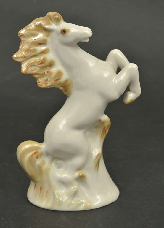 Porcelāna figūriņa ''Zirgs''