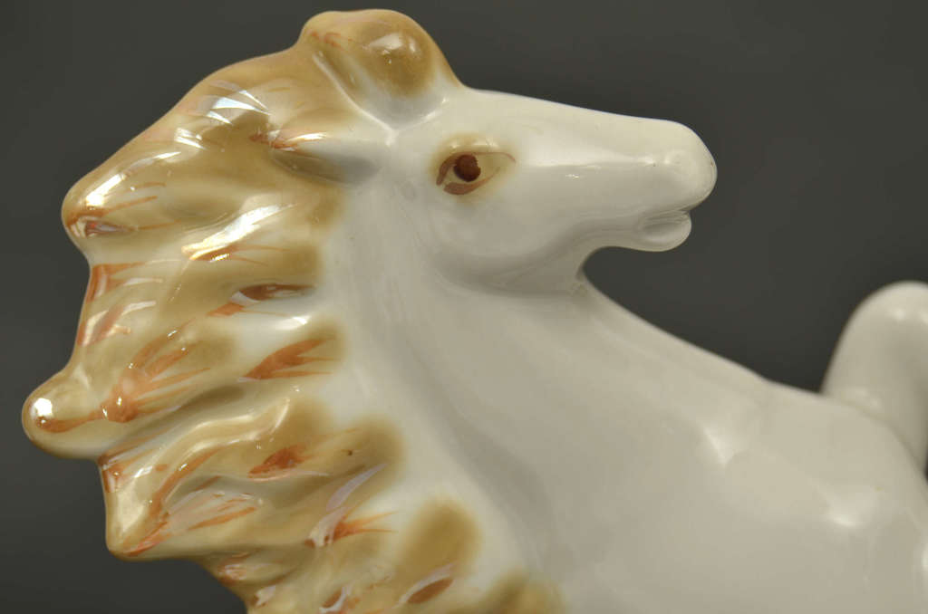 Porcelāna figūriņa ''Zirgs''