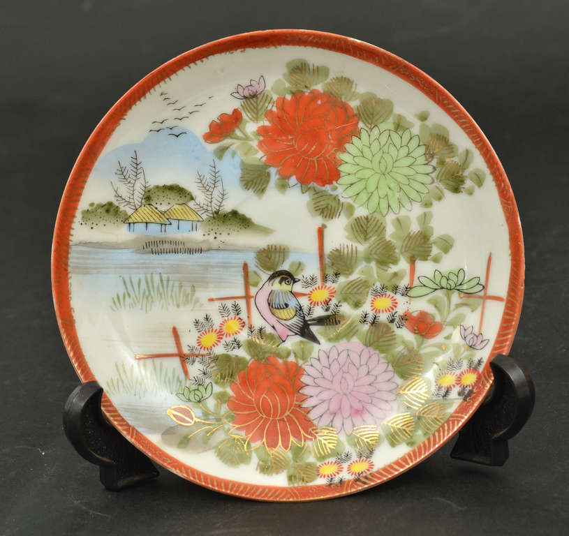 Porcelāna sķīvis ar ķīniešu motīvu (putniņu)