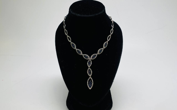 Gold necklace with brilliants and sapphires