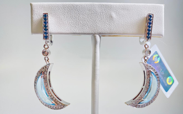Gold earrings with brillants, sapphires, topazes