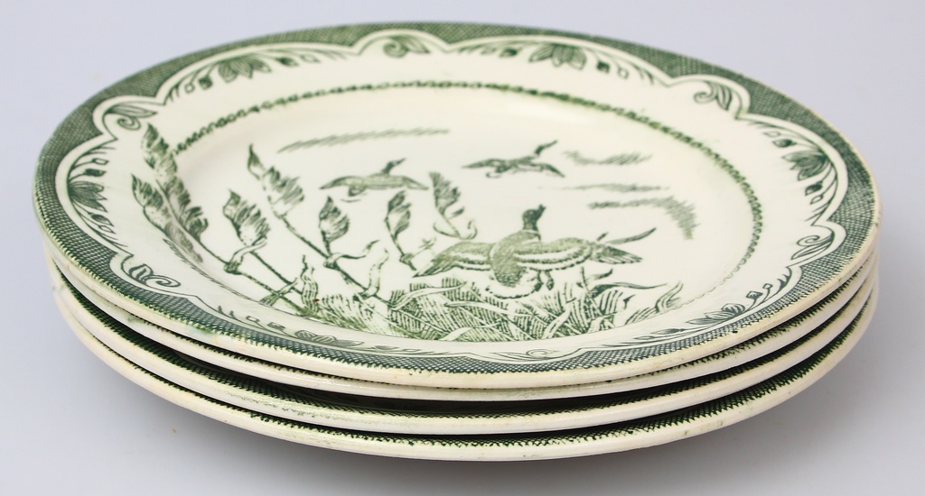 Porcelain plates (4 pcs.) 