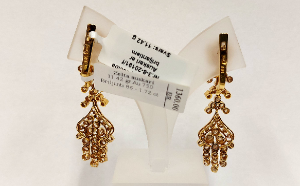 Gold earrings with brilliants