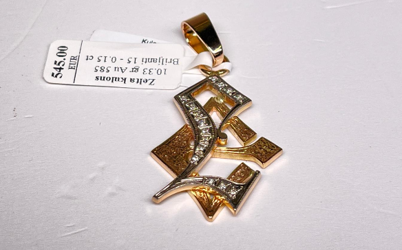 Gold pendant with brillants