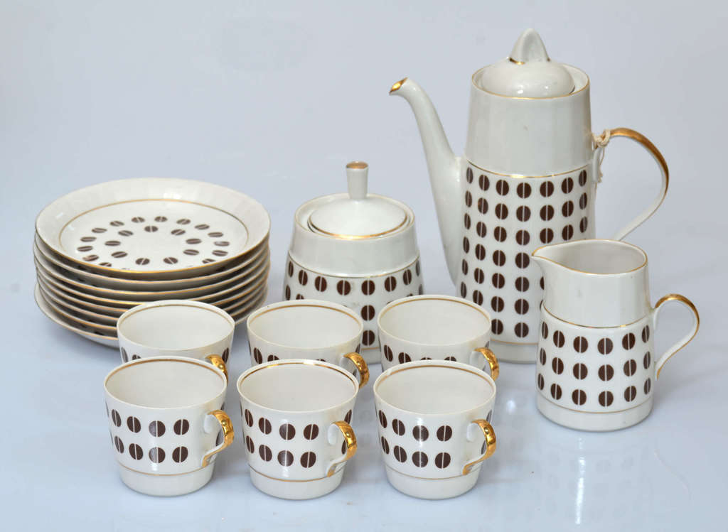 Incomplete coffee porcelain set