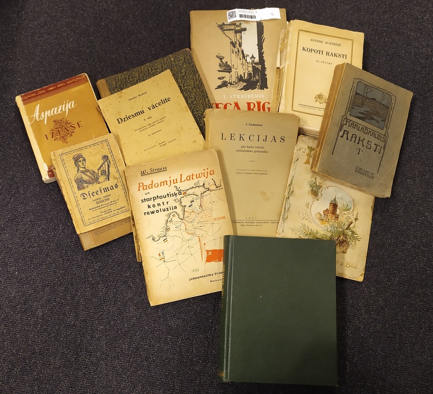 Collection of various books (12 pieces)