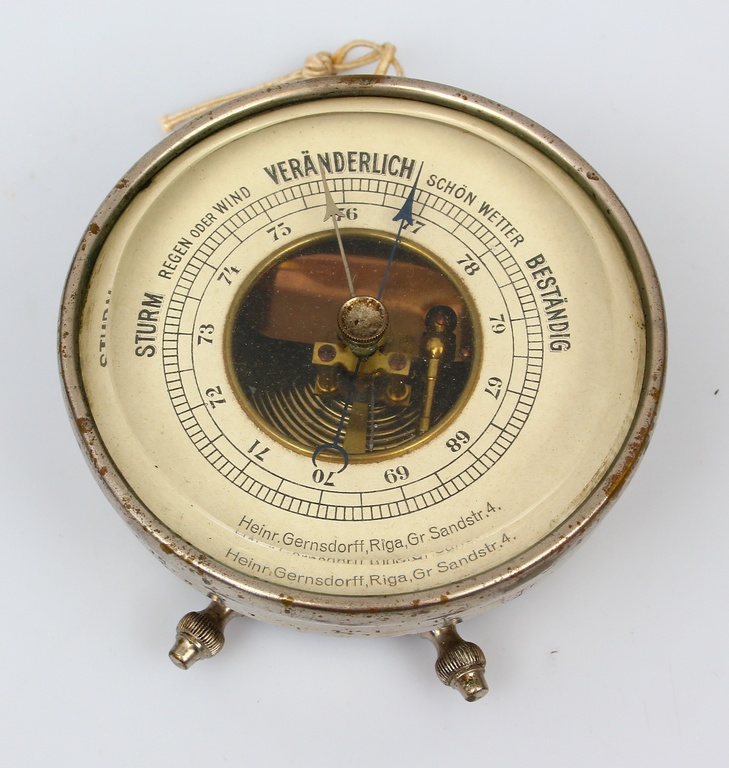 Metal barometer in German