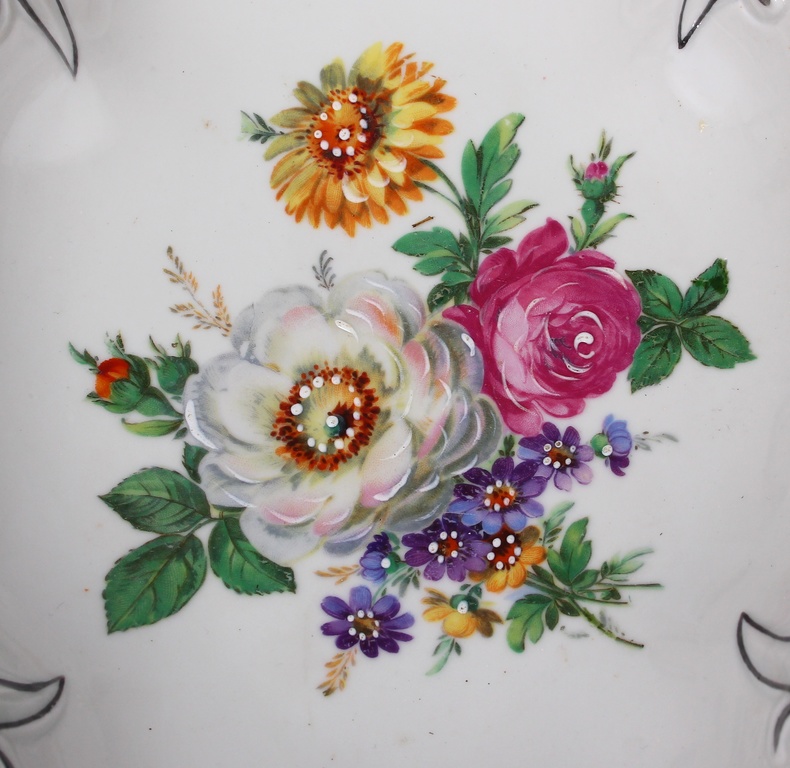 Porcelain dish with painting