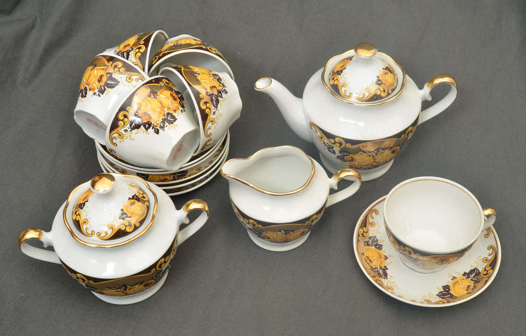 Porcelain set for six people