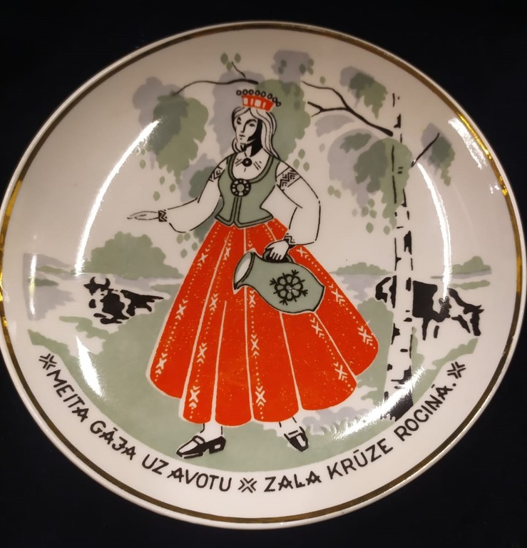 Porcelain plate ''Meita gāja uz avotu*Zaļa krūze rociņā''