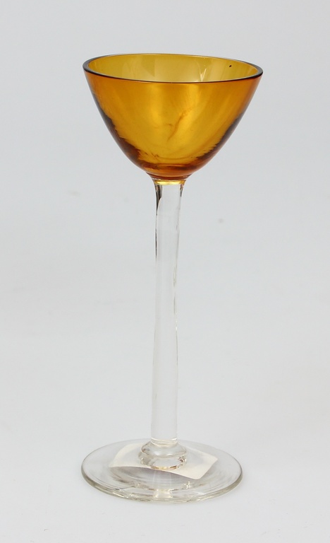 Krāsainā stikla glāzes uz kājiņas (6 gab.)