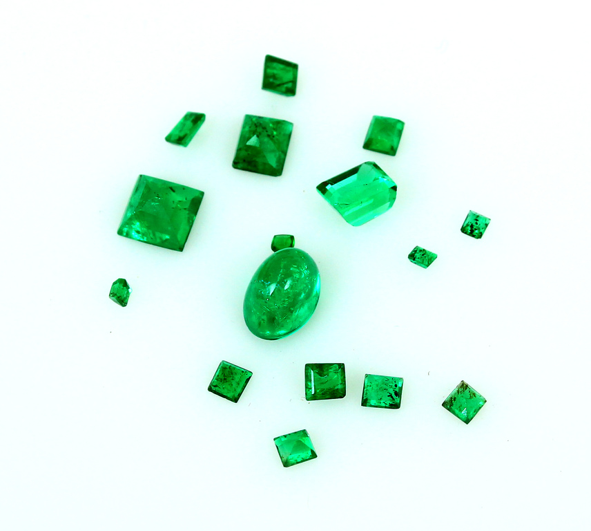 Emeralds 16 pcs