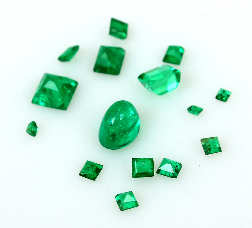 Emeralds 16 pcs