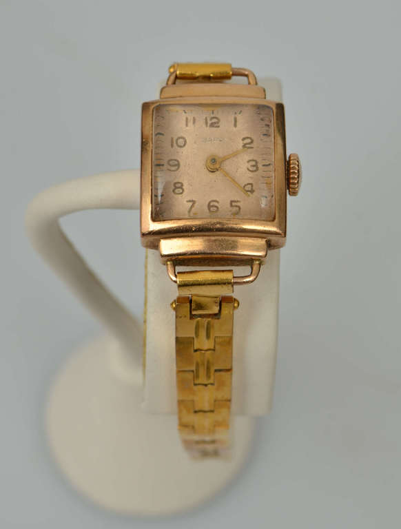 Zelta rokas pulkstenis ar metāla siksniņu