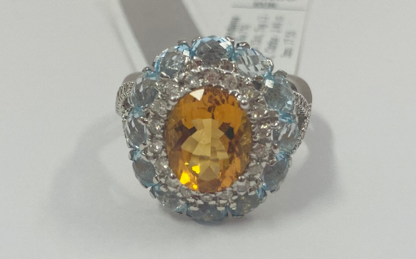 Золотое кольцо с бриллиантами, топазами, цитронoм
