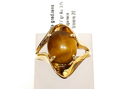 Gold ring with a tiger eye