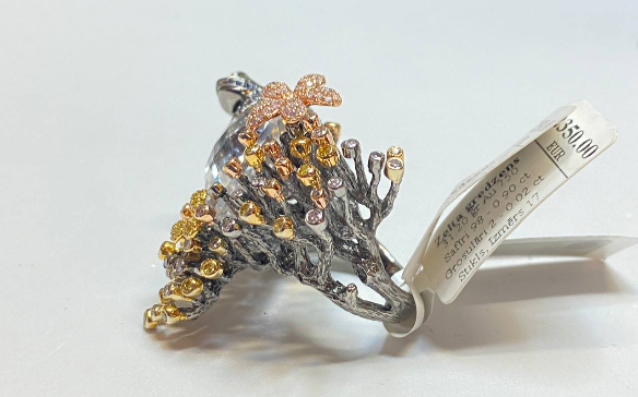 Золотое кольцо с бриллиантами, сапфирами, гроссуляр