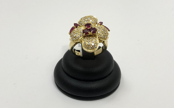 Gold ring with brilliants, rubies